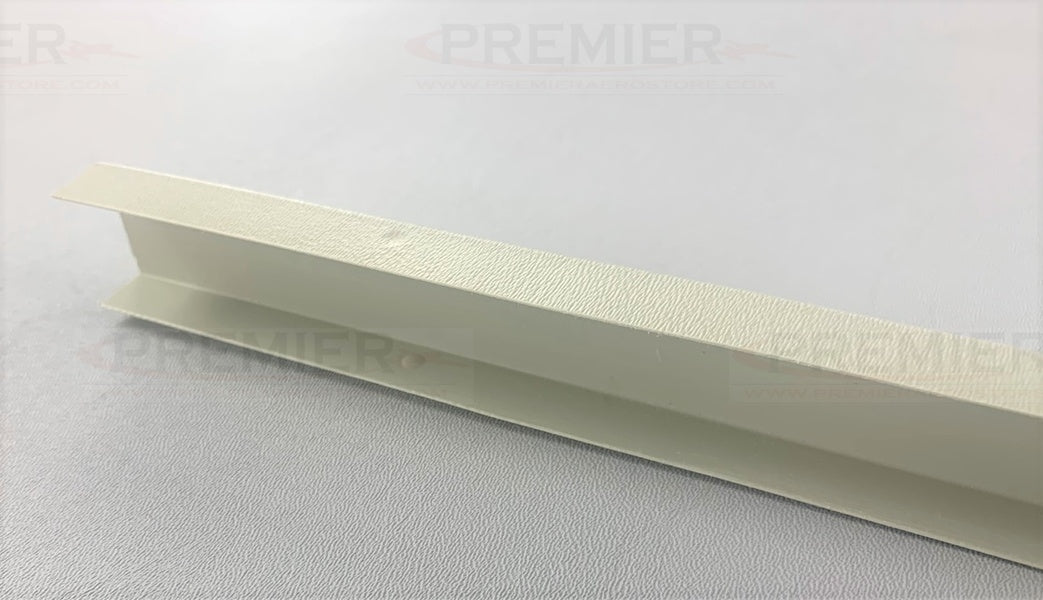 Cessna 150/152 Interior - Center Strip Cover - 150K, 150L, 150M, 152 - 0415021 - 16 - 21B