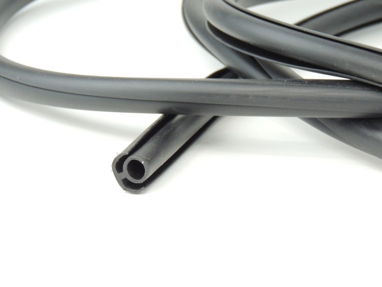 Piper Wing Root Seal. PA - 28, PA - 32, PA - 34, PA - 38 & PA - 44. (Kit for One Wing). Piper Part 65773 - 00, 65773 - 000, 187 - 526, 65773 - 02, 65773 - 002 - 18D
